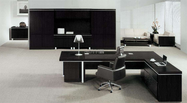 兩種常見的領(lǐng)導(dǎo)辦公桌材質(zhì)